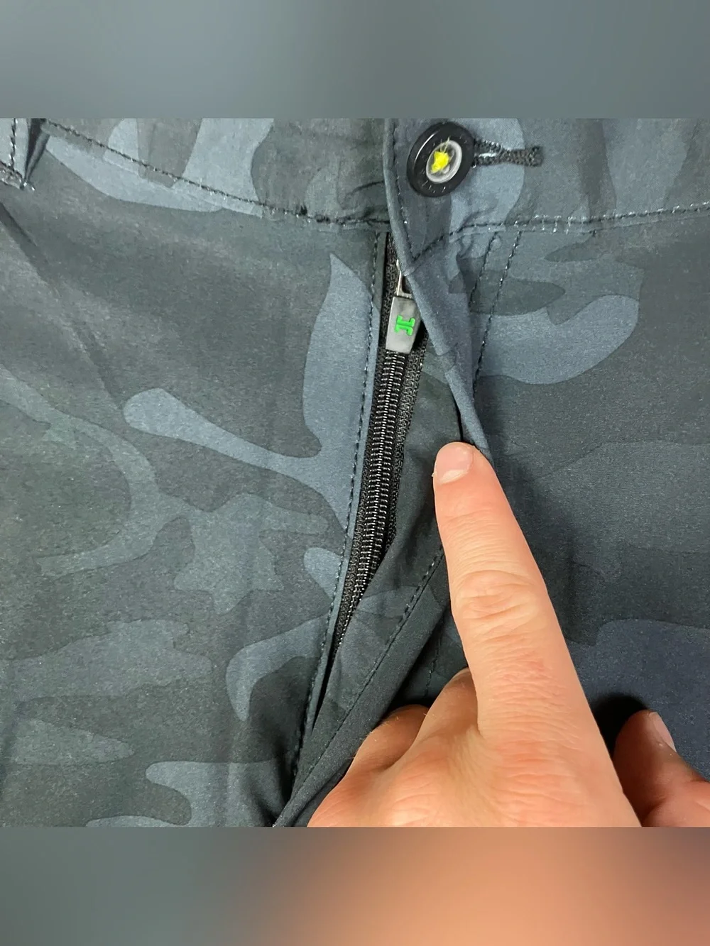 Hawke & Co. Men’s Size 32 Stretch Hybrid Performance Shorts Black Camo NWT!